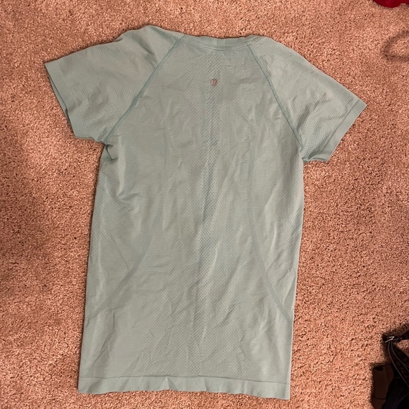 Lululemon top! - Picture 2 of 3